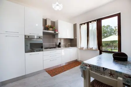 PALMA'S VILLA, Maison de Vacances en Bord de Mer à Siniscula avec Jardin Privé - Photo 12