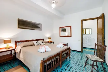 PALMA'S VILLA, Maison de Vacances en Bord de Mer à Siniscula avec Jardin Privé - Photo 15