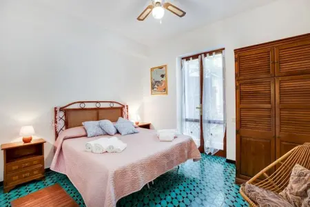 PALMA'S VILLA, Maison de Vacances en Bord de Mer à Siniscula avec Jardin Privé - Photo 19