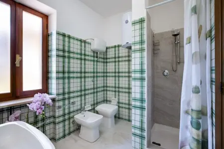 PALMA'S VILLA, Maison de Vacances en Bord de Mer à Siniscula avec Jardin Privé - Photo 23