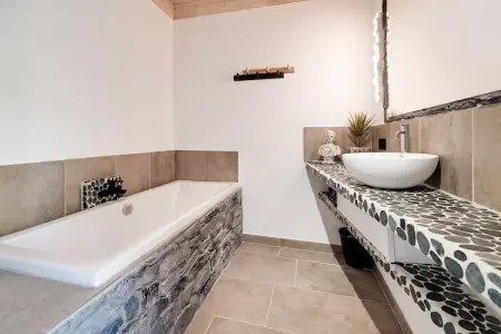 Chalet des Sapins, Magnifique chalet tout confort avec sauna et bain nordique à Hotton - Photo 9