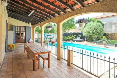 le Champlain, Jolie maison de vacances à Orange avec piscine privée - Photo 4