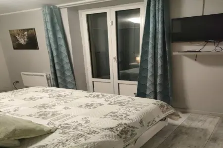 le Champlain, Jolie maison de vacances à Orange avec piscine privée - Photo 24