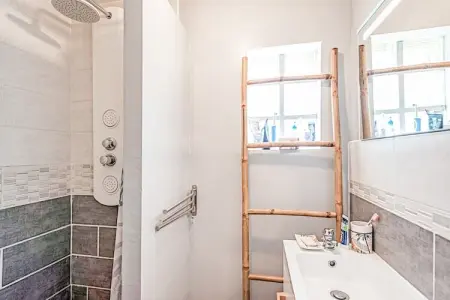 le Champlain, Jolie maison de vacances à Orange avec piscine privée - Photo 29