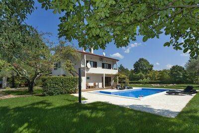 Apartment Doris with Private Pool and large Garden, Agriturismo 4 persone a Nova vas HR-52446-29