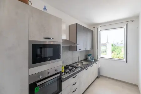 La casa di Isotta, Élégante maison de vacances à Locogrande avec jardin - Photo 10