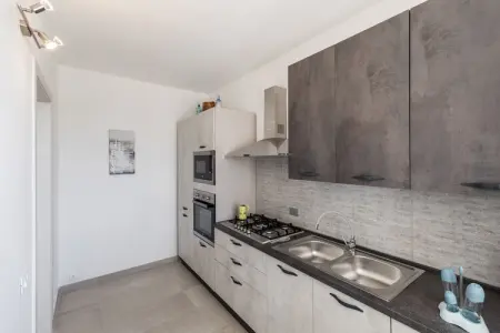 La casa di Isotta, Élégante maison de vacances à Locogrande avec jardin - Photo 11