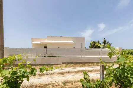 La casa di Isotta, Élégante maison de vacances à Locogrande avec jardin - Photo 29