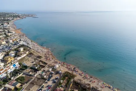 La casa di Isotta, Élégante maison de vacances à Locogrande avec jardin - Photo 37