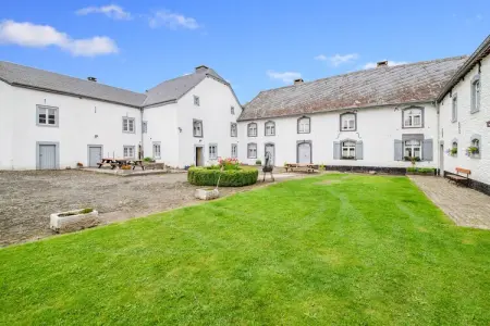 Château-ferme de Sterpigny, Maison de vacances classée à Gouvy avec jardin clôturé - Photo 1