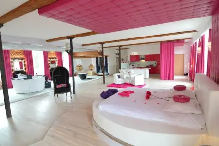 Le baiser d'Angeli, Loft de Luxe avec jacuzzi, sauna infrarouge et ambiance extraordinaire! - Photo 7