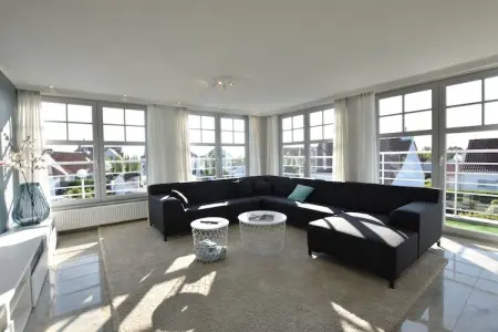 SeaLoft, Appartement lumineux avec terrasse de toit sur un parc de petite taille proche de la plage - Photo 1