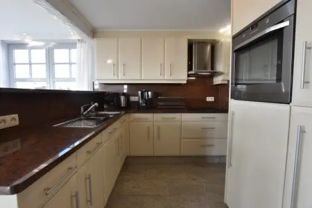 SeaLoft, Appartement lumineux avec terrasse de toit sur un parc de petite taille proche de la plage - Photo 2