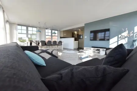 SeaLoft, Appartement lumineux avec terrasse de toit sur un parc de petite taille proche de la plage - Photo 10