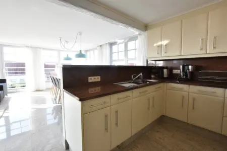 SeaLoft, Appartement lumineux avec terrasse de toit sur un parc de petite taille proche de la plage - Photo 13