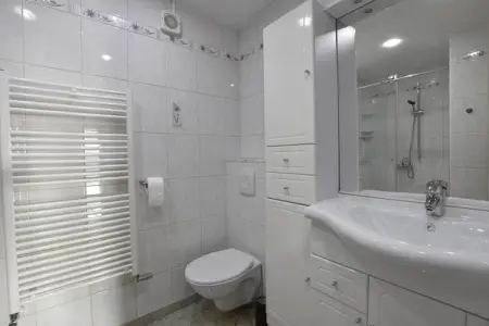 SeaLoft, Appartement lumineux avec terrasse de toit sur un parc de petite taille proche de la plage - Photo 24