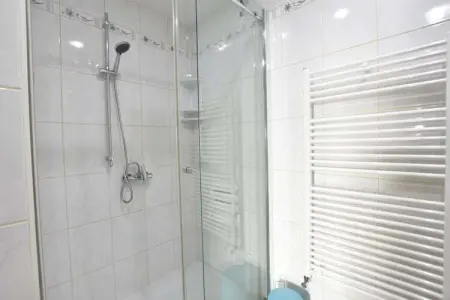 SeaLoft, Appartement lumineux avec terrasse de toit sur un parc de petite taille proche de la plage - Photo 25