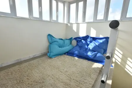 SeaLoft, Appartement lumineux avec terrasse de toit sur un parc de petite taille proche de la plage - Photo 26