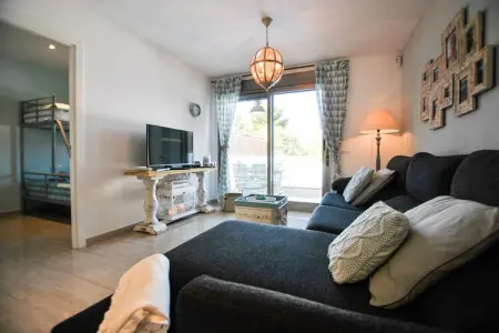 Stella Maris, Parterre de fleurs de bon goût moderne avec piscine privée à 100 mètres de la plage située - Photo 2