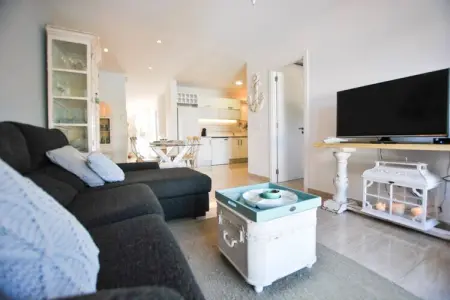 Stella Maris, Parterre de fleurs de bon goût moderne avec piscine privée à 100 mètres de la plage située - Photo 7