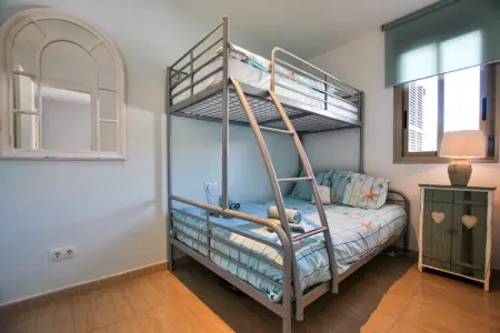 Stella Maris, Parterre de fleurs de bon goût moderne avec piscine privée à 100 mètres de la plage située - Photo 10