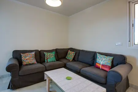 Lovely Apartment with swimming pool, Appartement 4 personnes à Roquetas de Mar - Photo 2