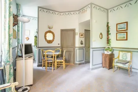 Au château près du Ventoux I, Studio au Château avec piscin eavec des spas et vue sur le mont Ventoux. - Photo 15