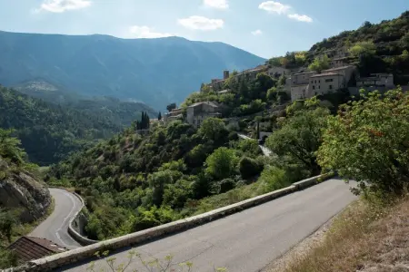 Au château près du Ventoux V, Deux Studios avec piscine, dans parc près des spas et vue sur le mont Ventoux. - Photo 25
