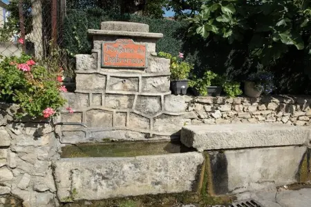 Au château près du Ventoux V, Deux Studios avec piscine, dans parc près des spas et vue sur le mont Ventoux. - Photo 35