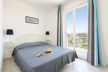 Domaine des Eucalyptus  2, Bel appartement pour 6-9 personnes pour des motifs de couleurs vives résidence Saint-Aygulf - Photo 2