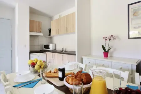 Domaine des Eucalyptus  2, Bel appartement pour 6-9 personnes pour des motifs de couleurs vives résidence Saint-Aygulf - Photo 3