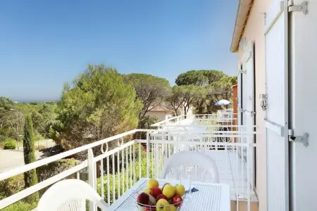 Domaine des Eucalyptus  2, Bel appartement pour 6-9 personnes pour des motifs de couleurs vives résidence Saint-Aygulf - Photo 18