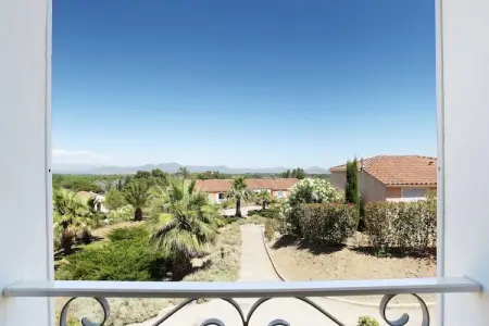 Domaine des Eucalyptus  2, Bel appartement pour 6-9 personnes pour des motifs de couleurs vives résidence Saint-Aygulf - Photo 19