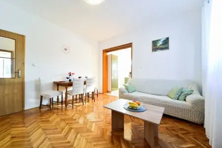 Apartment Josip, Appartement spacieux au premier étage avec piscine privée, jolie terrasse couverte - Photo 1