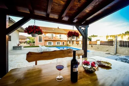 Apartment Josip, Appartement spacieux au premier étage avec piscine privée, jolie terrasse couverte - Photo 5