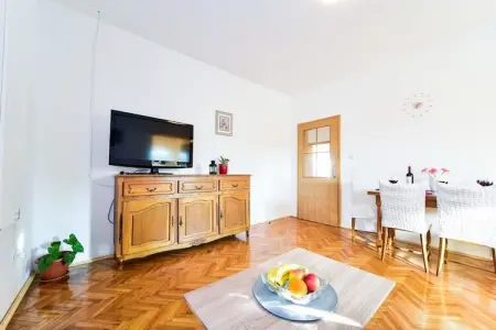 Apartment Josip, Appartement spacieux au premier étage avec piscine privée, jolie terrasse couverte - Photo 6