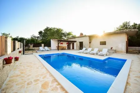 Apartment Josip, Appartement spacieux au premier étage avec piscine privée, jolie terrasse couverte - Photo 8