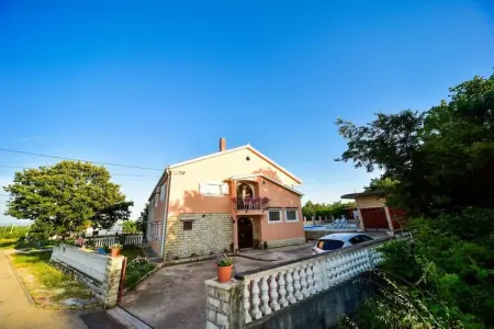 Apartment Josip, Appartement spacieux au premier étage avec piscine privée, jolie terrasse couverte - Photo 14