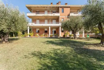 Appartement in Tuoro sul Trasimeno,Casa Tommaso - Quadri P T - 8 pax IT-06069-48 N°875315