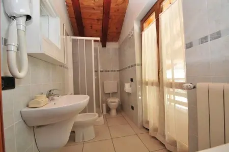 Chalet Antey Penta, Le chalet se trouve dans un quartier calme et ensoleillée de Antey Saint-André. - Photo 18