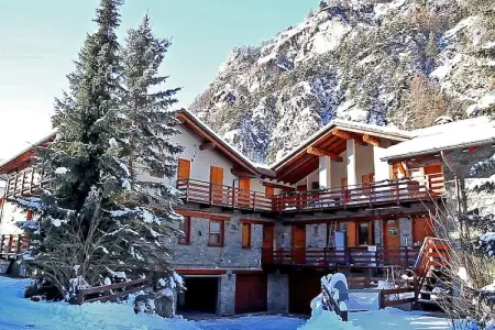 Chalet Antey Penta, Le chalet se trouve dans un quartier calme et ensoleillée de Antey Saint-André. - Photo 24