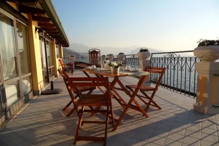 Maison Jaune, Appartement lumineux et élégant avec grande terrasse et vue sur le lac - Photo 3