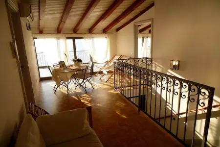 Maison Jaune, Appartement lumineux et élégant avec grande terrasse et vue sur le lac - Photo 11