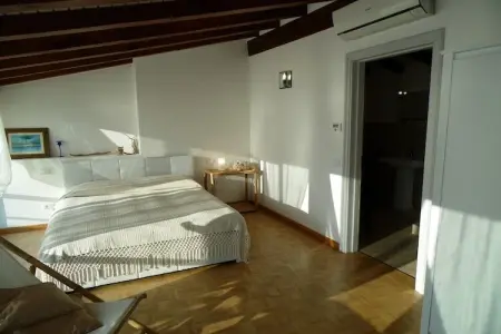 Maison Jaune, Appartement lumineux et élégant avec grande terrasse et vue sur le lac - Photo 15