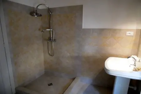 Maison Jaune, Appartement lumineux et élégant avec grande terrasse et vue sur le lac - Photo 28