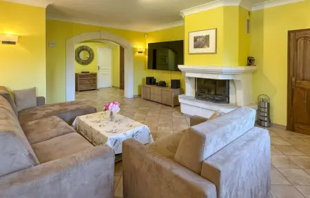 Location Maison 10 personnes à St. Cannat - Photo 4