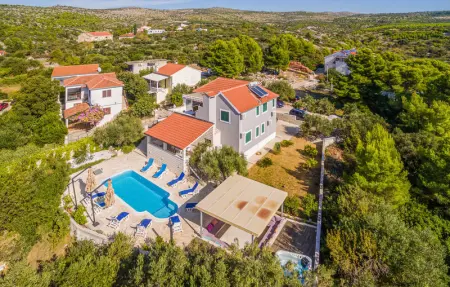 Location Maison 12 personnes à Milna - Photo 1