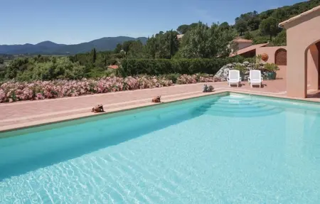 Location Maison 6 personnes à Pierrerue - Photo 3