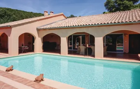 Location Maison 6 personnes à Pierrerue - Photo 10