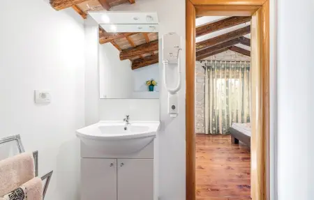 Location Maison 7 personnes à Bale - Photo 30